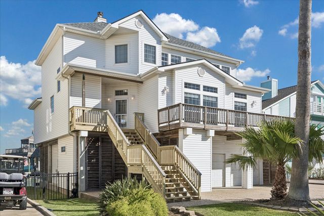 918 Long Reach Drive, Tiki Island, TX 77554