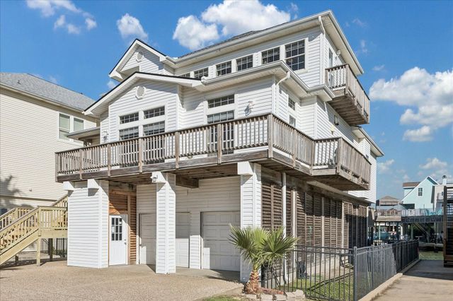 918 Long Reach Drive, Tiki Island, TX 77554