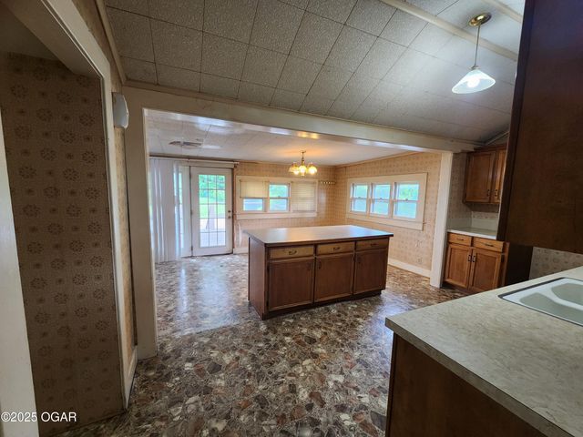 1622 &1624 W Fairview Ave., Carthage, MO 64836
