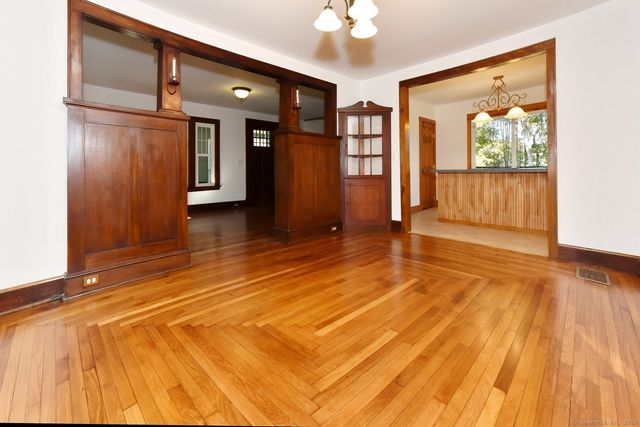 8 Aldens Crossing, East Hampton, CT 06424