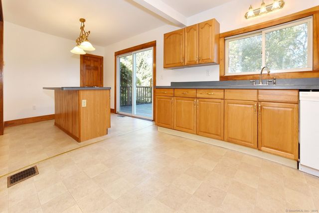 8 Aldens Crossing, East Hampton, CT 06424