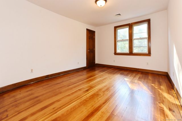 8 Aldens Crossing, East Hampton, CT 06424