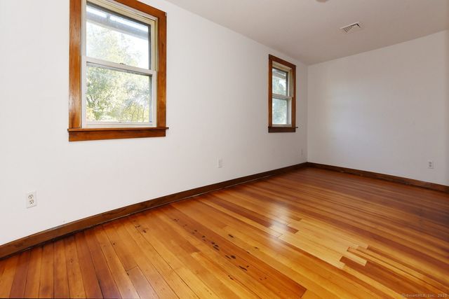 8 Aldens Crossing, East Hampton, CT 06424