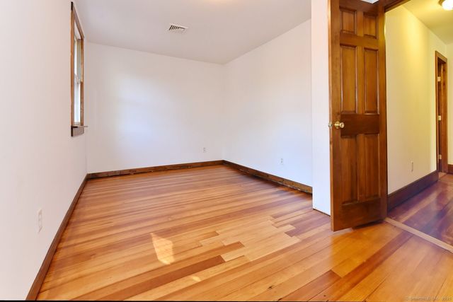 8 Aldens Crossing, East Hampton, CT 06424