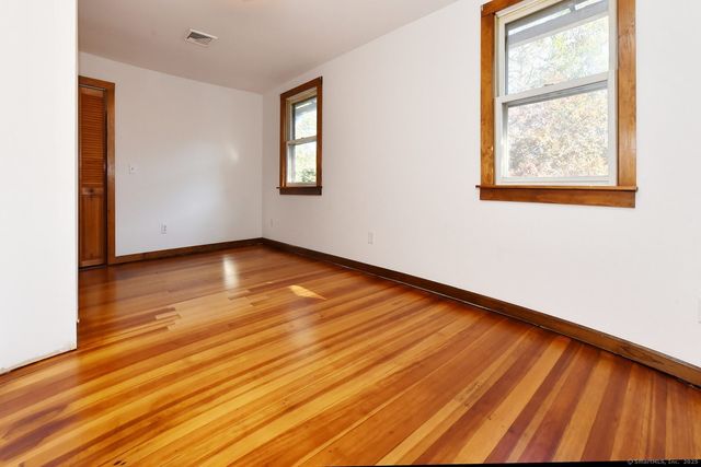 8 Aldens Crossing, East Hampton, CT 06424