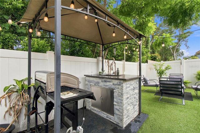 7736 MARBELLA CREEK AVENUE, Tampa, FL 33615