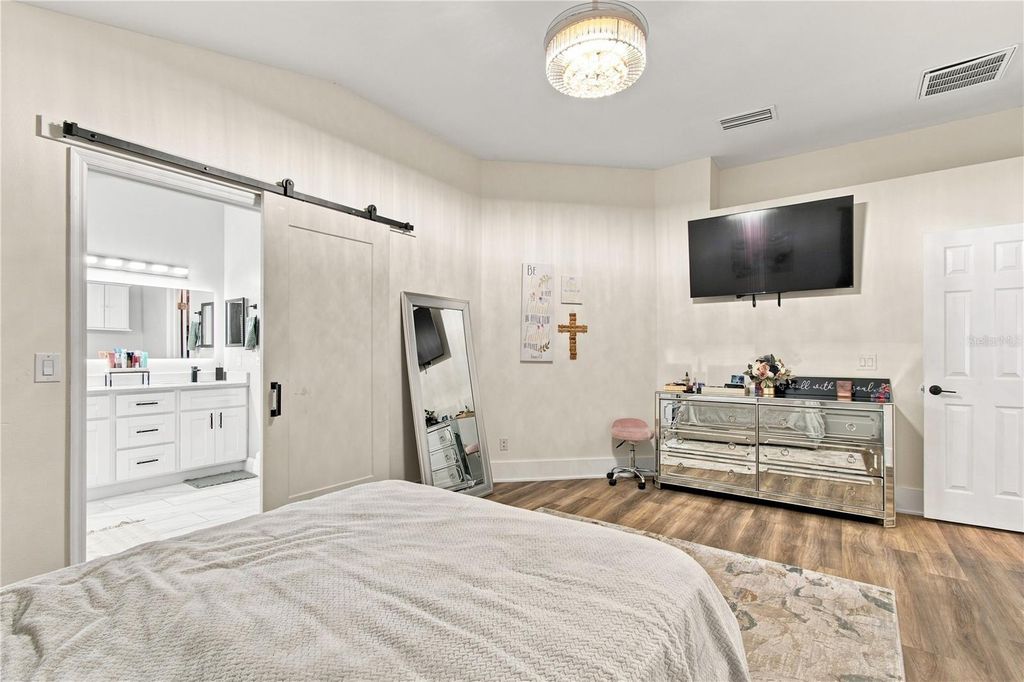 Image 25 of property listing at 7736 MARBELLA CREEK AVENUE, Tampa, FL 33615