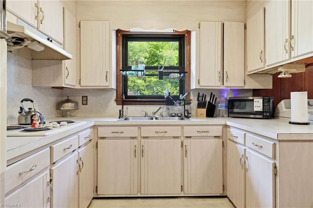 6135 Stanleyville Drive, Rural Hall, NC 27045