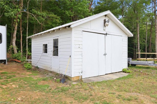 6135 Stanleyville Drive, Rural Hall, NC 27045