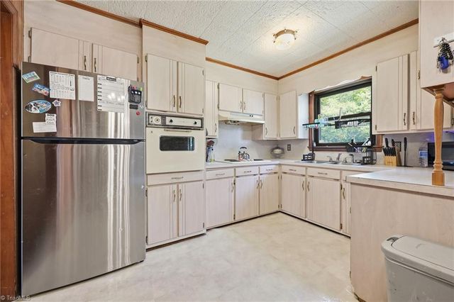 6135 Stanleyville Drive, Rural Hall, NC 27045