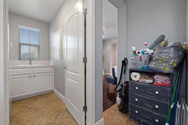 2555 Morgan St, Oakdale, CA 95361