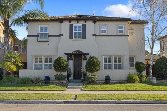 2555 Morgan St, Oakdale, CA 95361