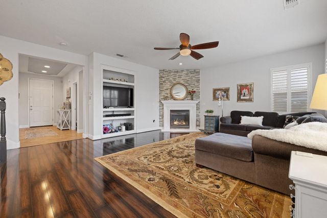 2555 Morgan St, Oakdale, CA 95361