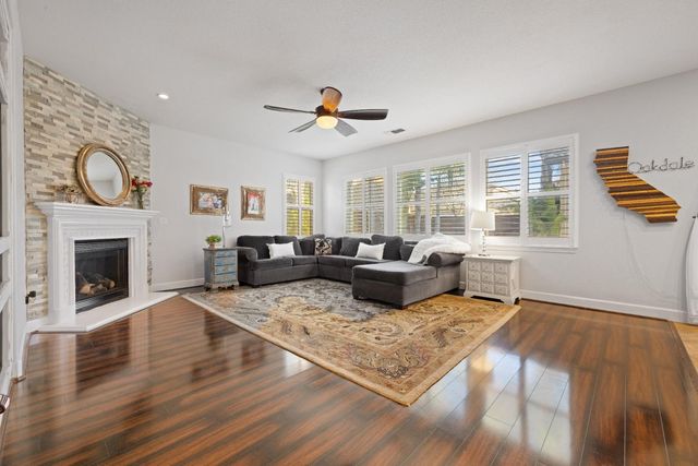 2555 Morgan St, Oakdale, CA 95361