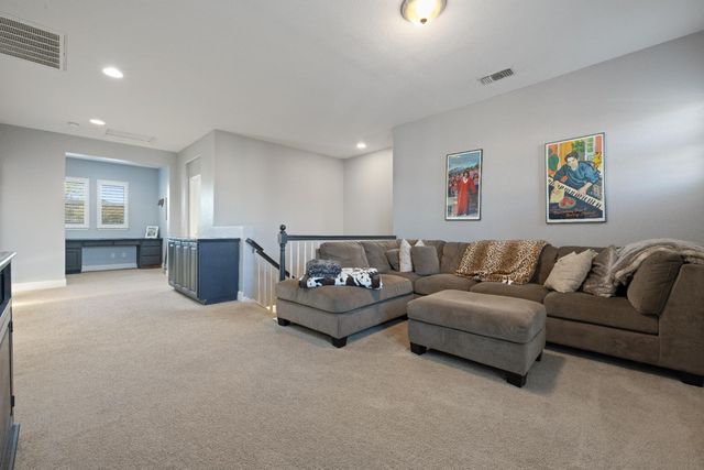 2555 Morgan St, Oakdale, CA 95361