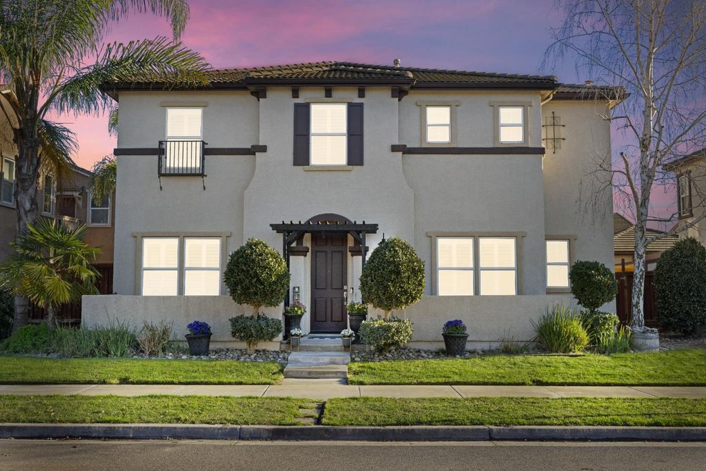 2555 Morgan St, Oakdale, CA 95361