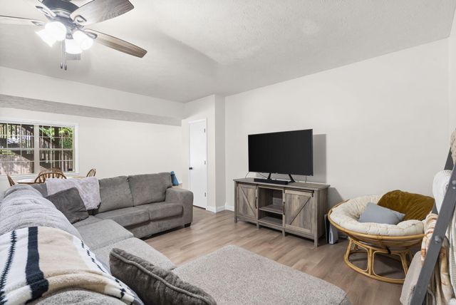 1135 W Broad Street, Republic, MO 65738