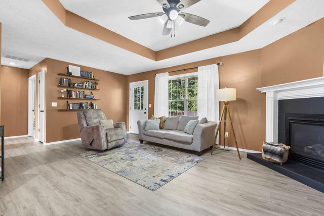 1135 W Broad Street, Republic, MO 65738