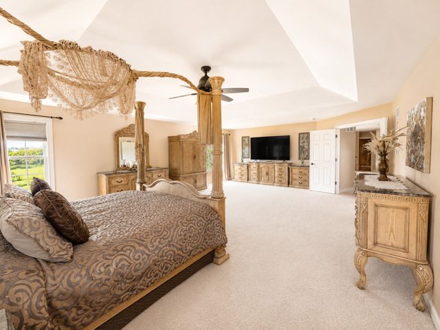 11 Harrington Court, Hawthorn Woods, IL 60047