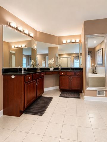11 Harrington Court, Hawthorn Woods, IL 60047