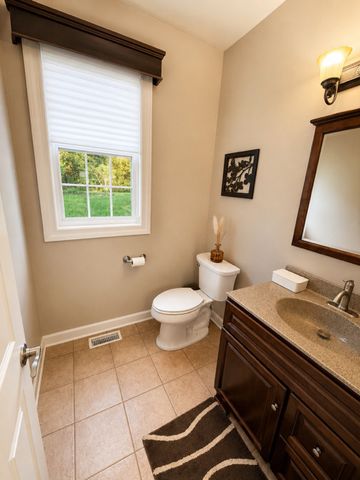 11 Harrington Court, Hawthorn Woods, IL 60047