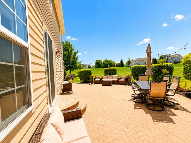 11 Harrington Court, Hawthorn Woods, IL 60047