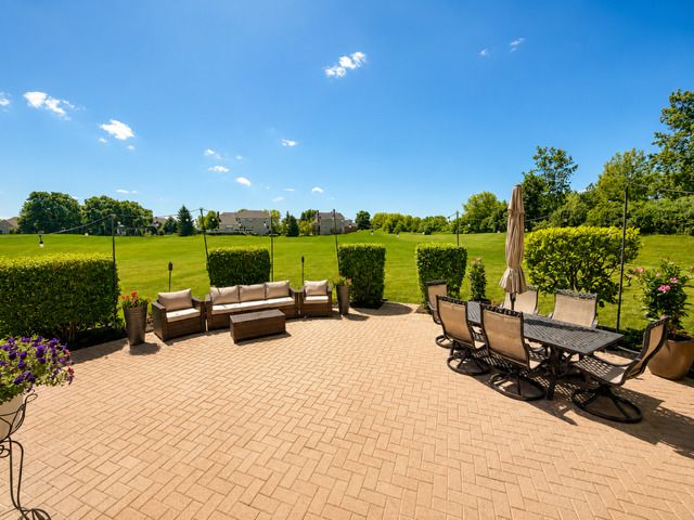 11 Harrington Court, Hawthorn Woods, IL 60047