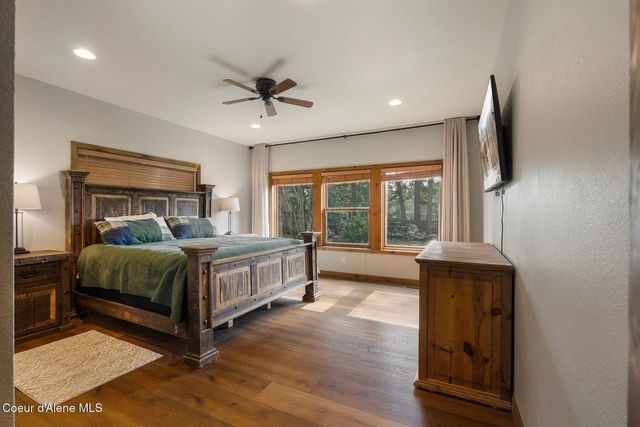 1268 E Woodstone Ct, Hayden, ID 83835