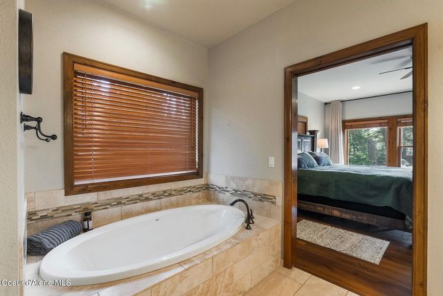 1268 E Woodstone Ct, Hayden, ID 83835