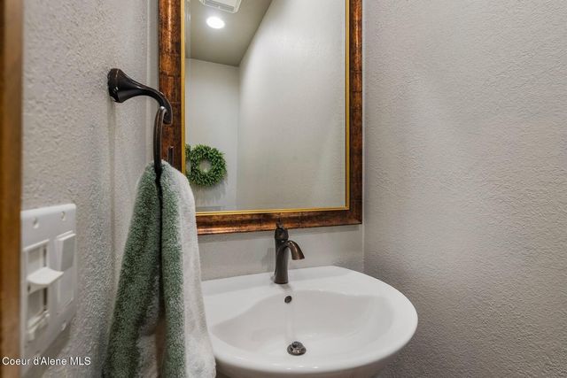 1268 E Woodstone Ct, Hayden, ID 83835