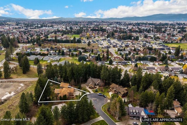 1268 E Woodstone Ct, Hayden, ID 83835