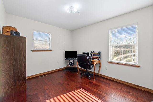 959 Herman Adams Rd, Cumberland City, TN 37050