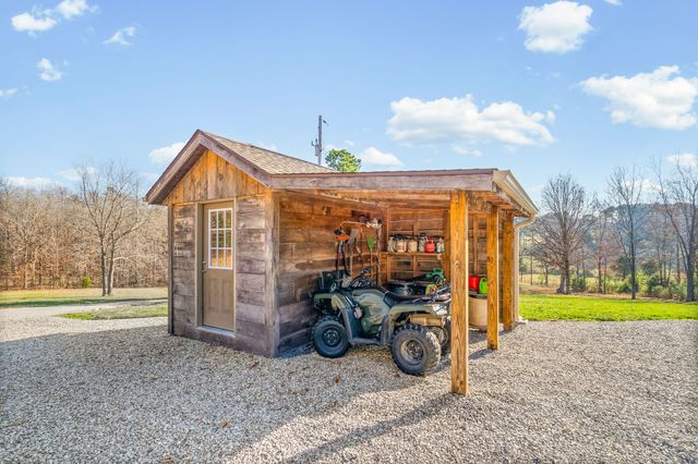 959 Herman Adams Rd, Cumberland City, TN 37050