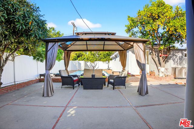 18813 Cantlay Street, Reseda, CA 91335