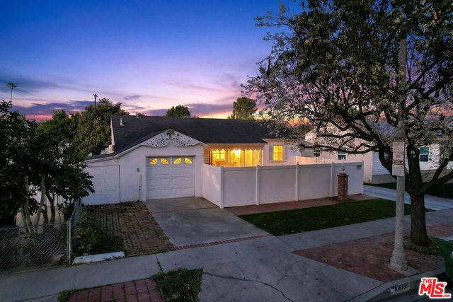 18813 Cantlay Street, Reseda, CA 91335