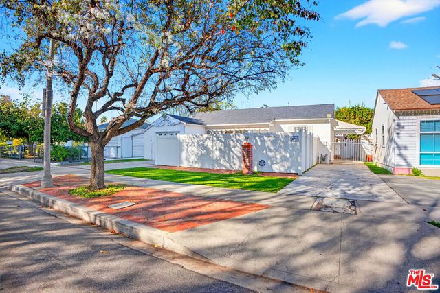 18813 Cantlay Street, Reseda, CA 91335