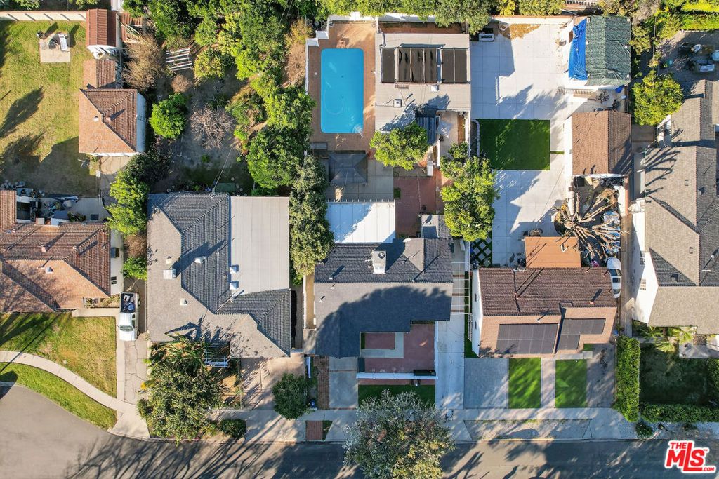 18813 Cantlay Street, Reseda, CA 91335