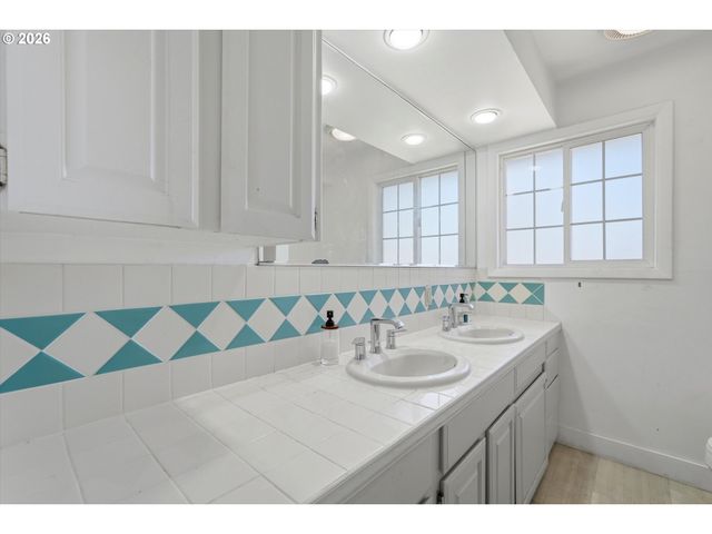5636 Se 83RD Ave, Portland, OR 97266