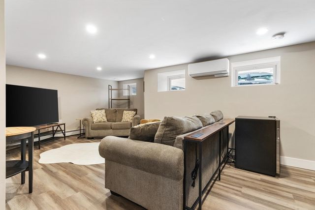 68 Cleveland St 1, Arlington, MA 02474