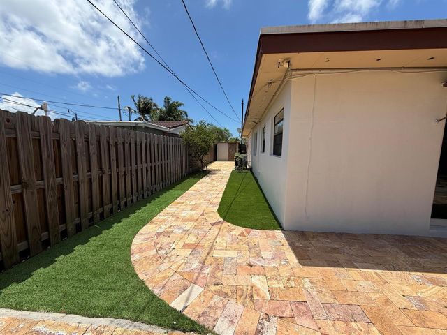 4250 NE 12th Avenue, Pompano Beach, FL 33064