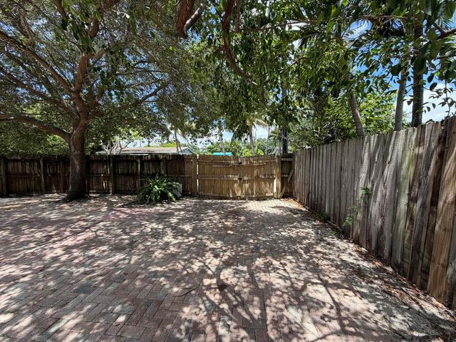 4250 NE 12th Avenue, Pompano Beach, FL 33064