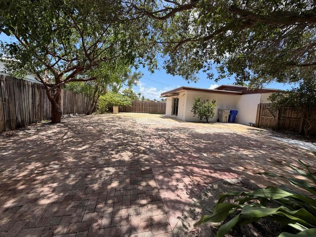4250 NE 12th Avenue, Pompano Beach, FL 33064