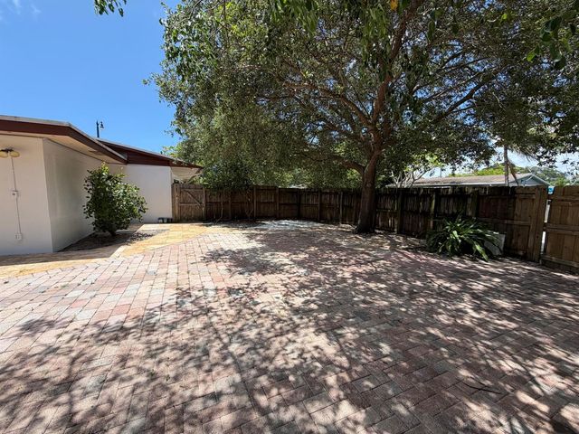 4250 NE 12th Avenue, Pompano Beach, FL 33064