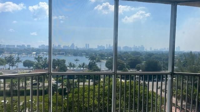 1780 NE 191st St 811-2, Miami, FL 33179