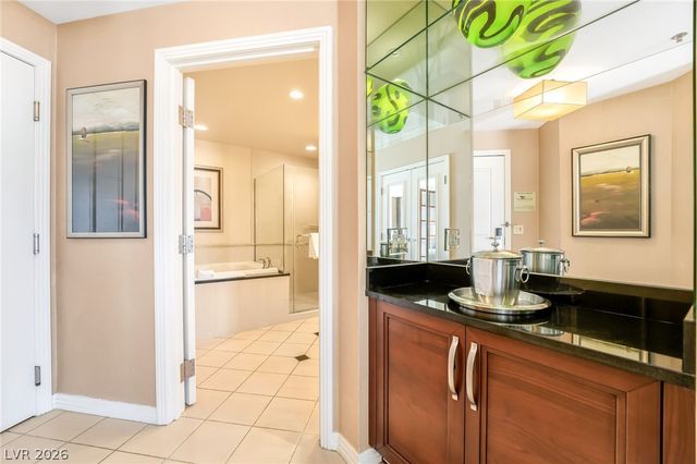 125 East Harmon Avenue 205, Las Vegas, NV 89109