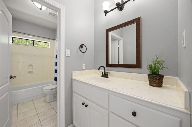 11956 White Oak Crossing, Conroe, TX 77385