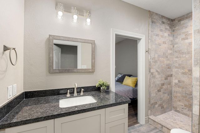 11956 White Oak Crossing, Conroe, TX 77385