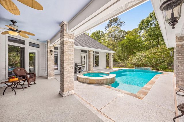 11956 White Oak Crossing, Conroe, TX 77385