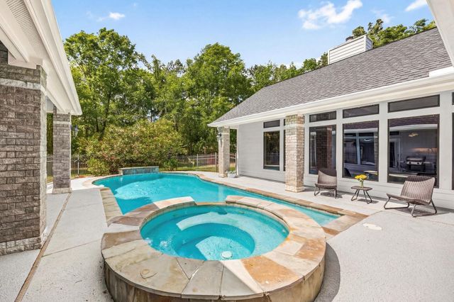 11956 White Oak Crossing, Conroe, TX 77385