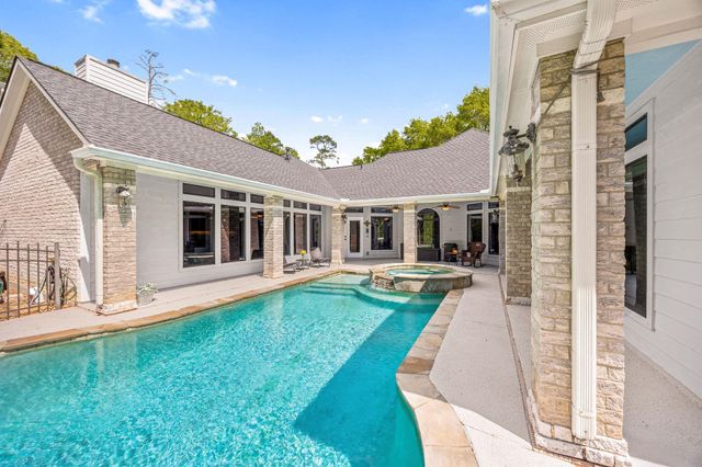 11956 White Oak Crossing, Conroe, TX 77385